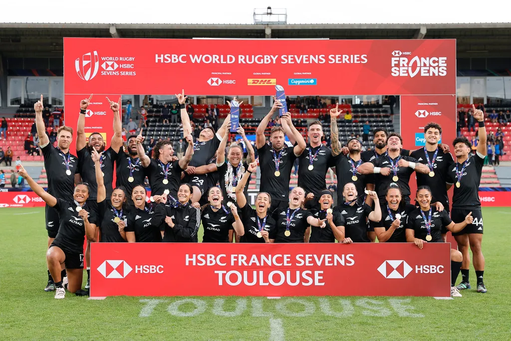 New Zealand won the men's and women's World Rugby Sevens Series titles in Toulouse ©Getty Images