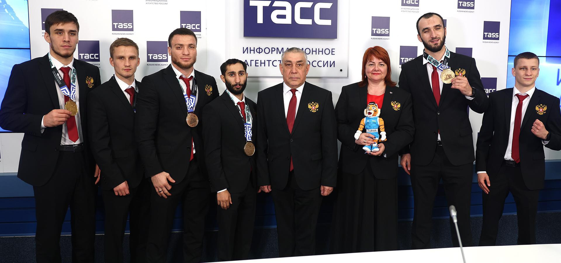 Russian Boxing Federation secretary general Tatyana Kiriyenko, third right, has revealed that they are working the Russian Olympic Committee and the country's Sports Ministry in a bid to be allowed to compete at Kraków-Małopolska 2023 ©RBF