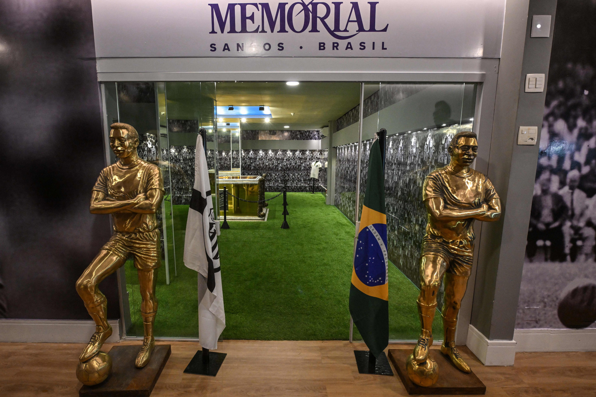 The entrance to the memorial at Pelé's final resting place in Santos ©Getty Images