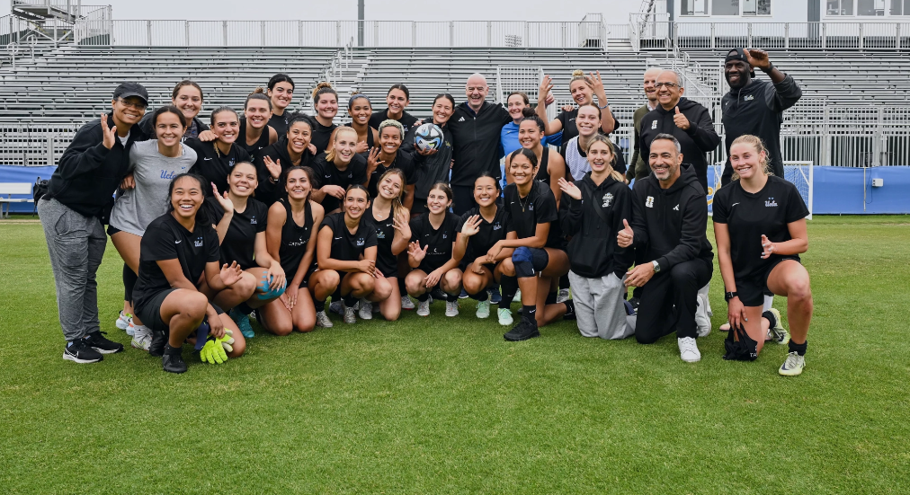 Gianni Infantino visited the University of California, Los Angeles to meet its title-winning women's squad ©FIFA