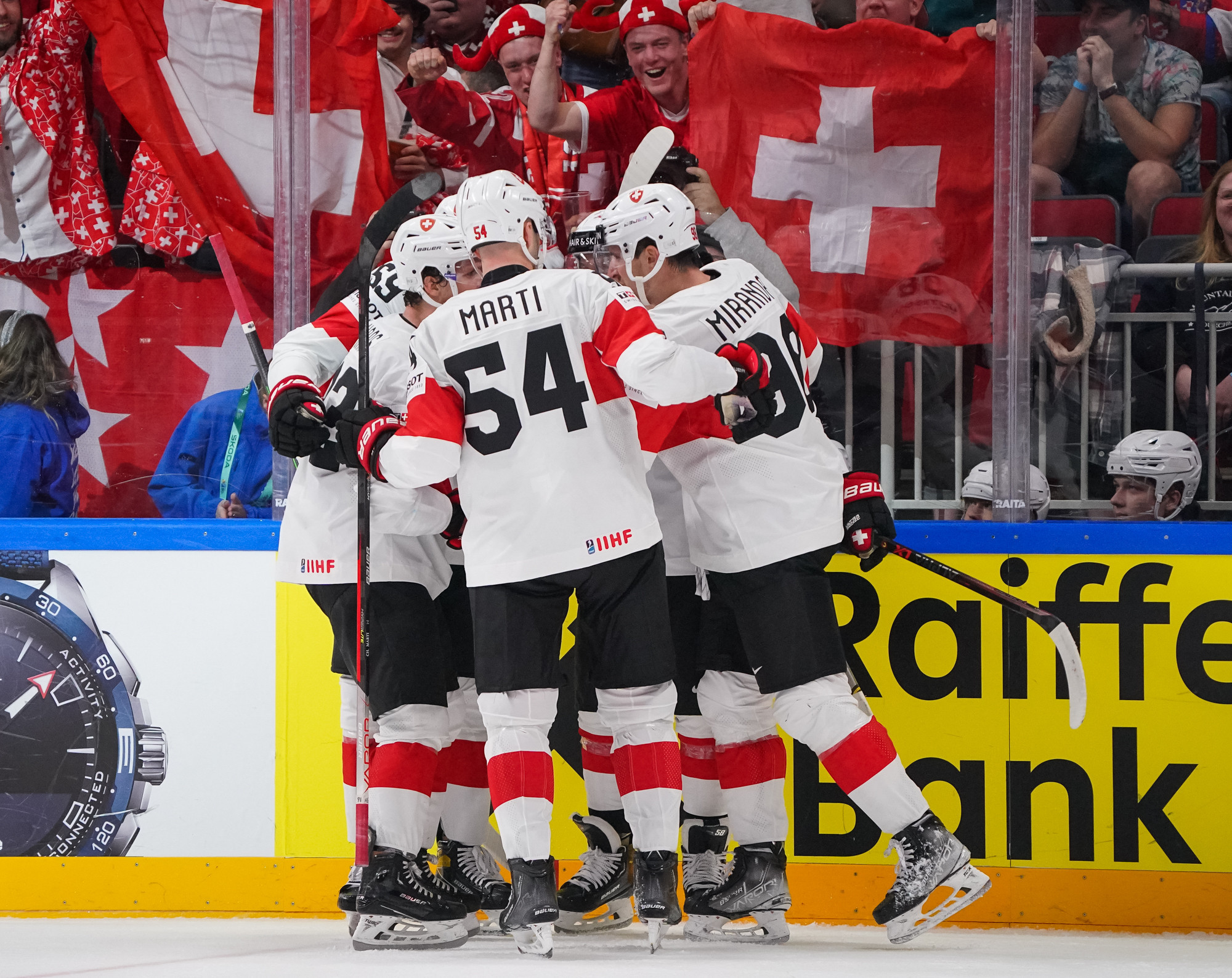 Switzerland top Group B at the IIHF World Championship after beating Canada 3-2 ©IIHF/Matt Zambonin