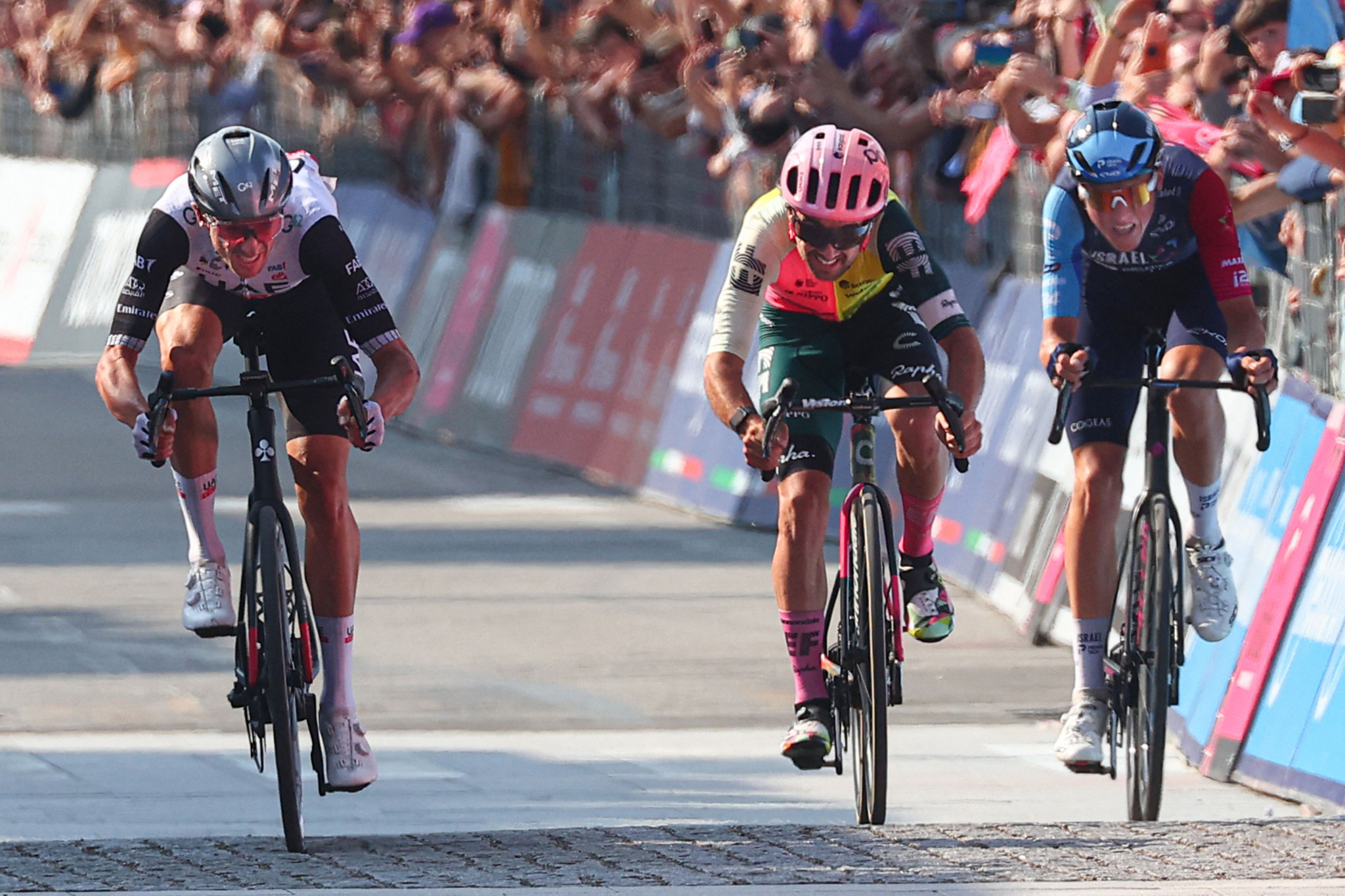 McNulty triumphs in three-way sprint from break on Giro d'Italia's 15th stage