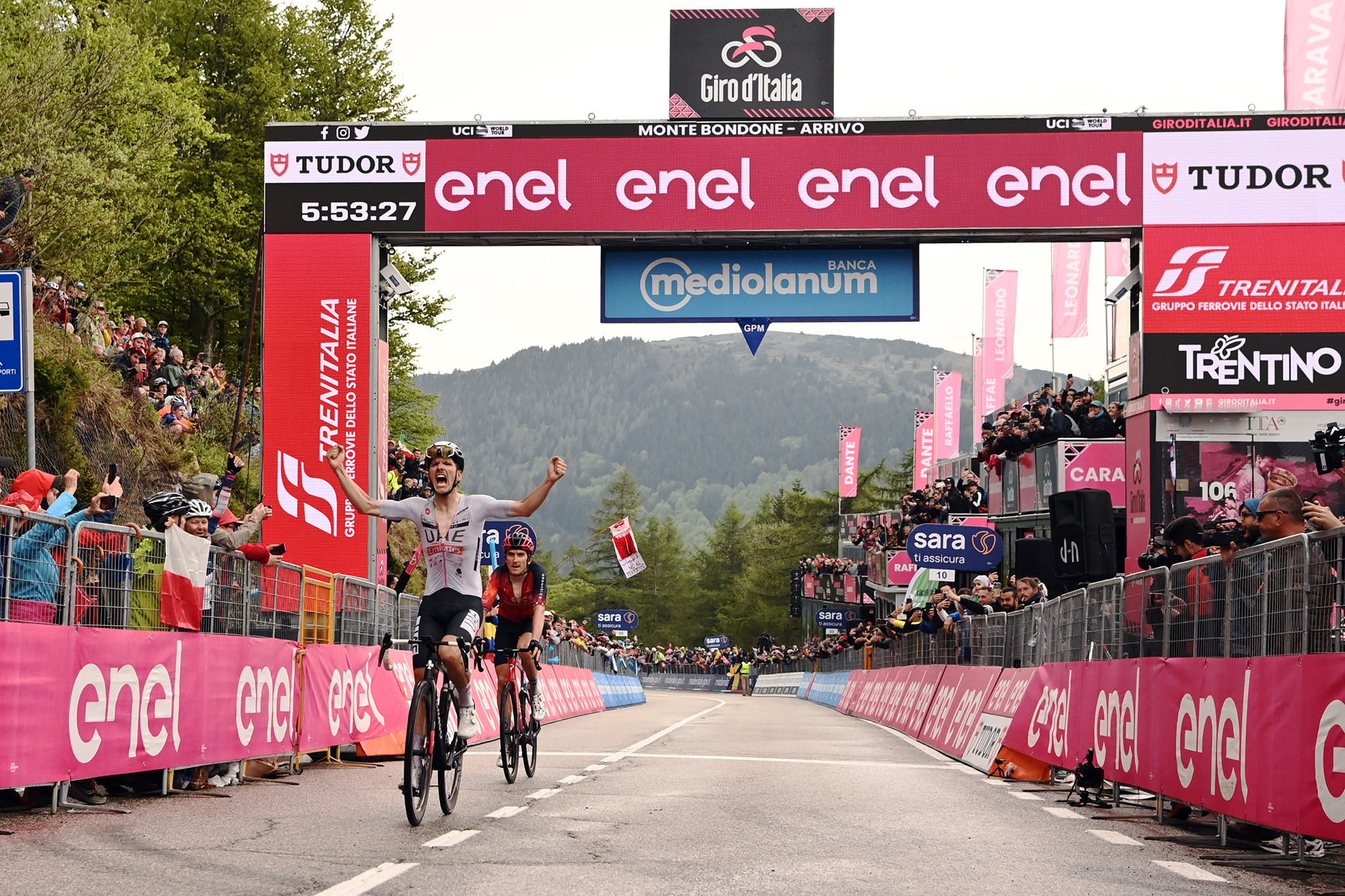 João Almeida, in white, celebrates after winning stage 16 of the Giro d'Italia on top of the Monte Bondone ©La Presse