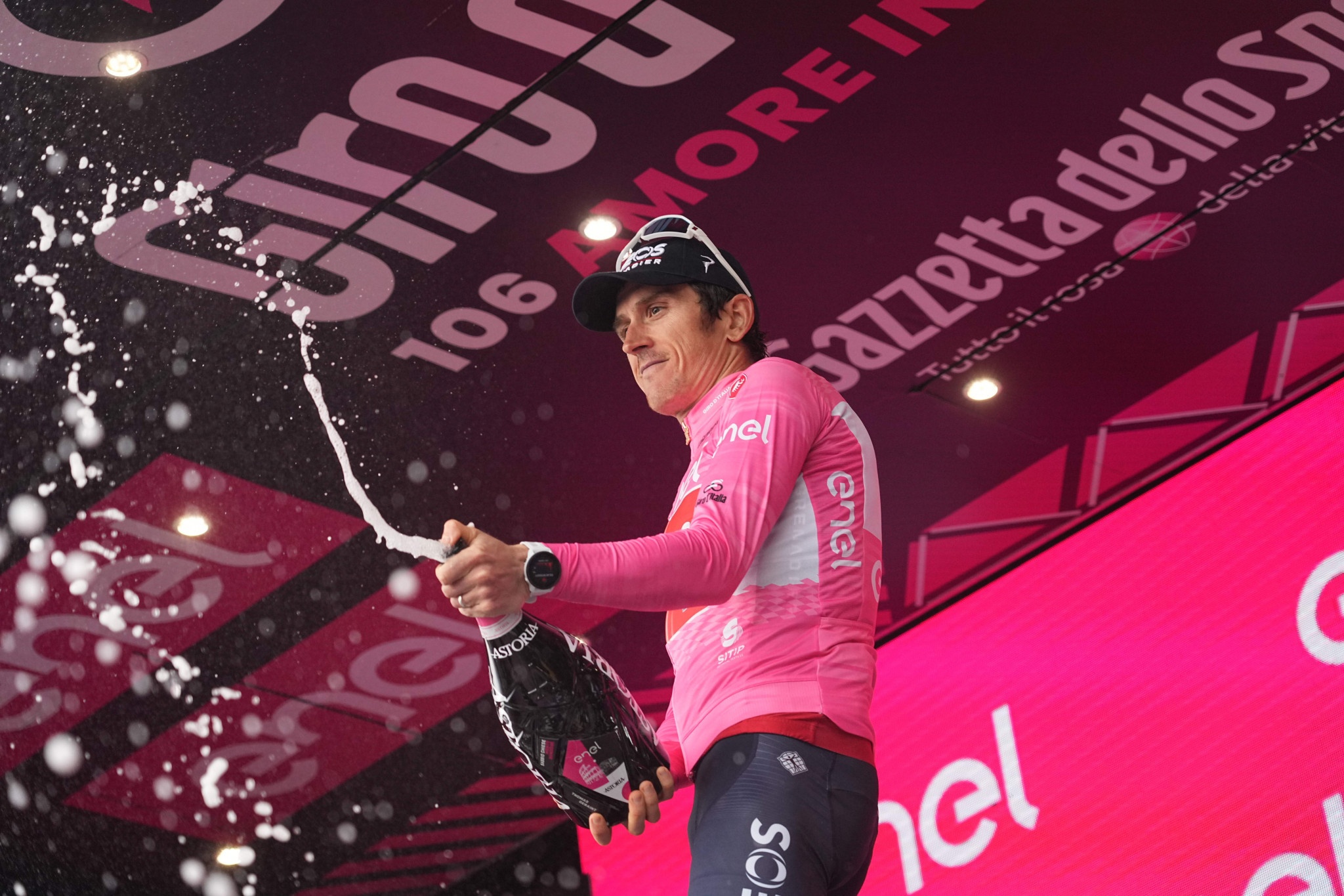 Geraint Thomas, who has claimed the overall lead at the Giro d'Italia, holds an 18-second lead in the standings ©La Presse