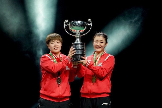 Chen Meng, right, and Wang Yidi eased past South Koreans Shin Yubin and Jeon Jihee for the women's doubles crown ©ITTF