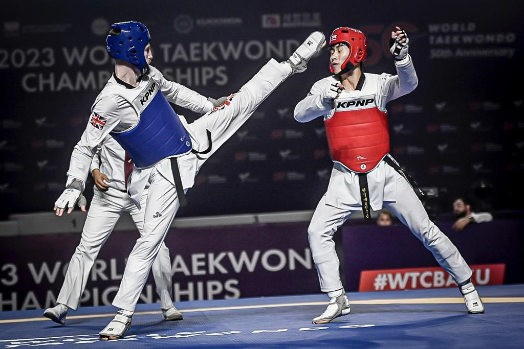 Britain's Bradly Sinden, left, overcame South Korea's Jin Ho-jun, right, for his second world title ©World Taekwondo