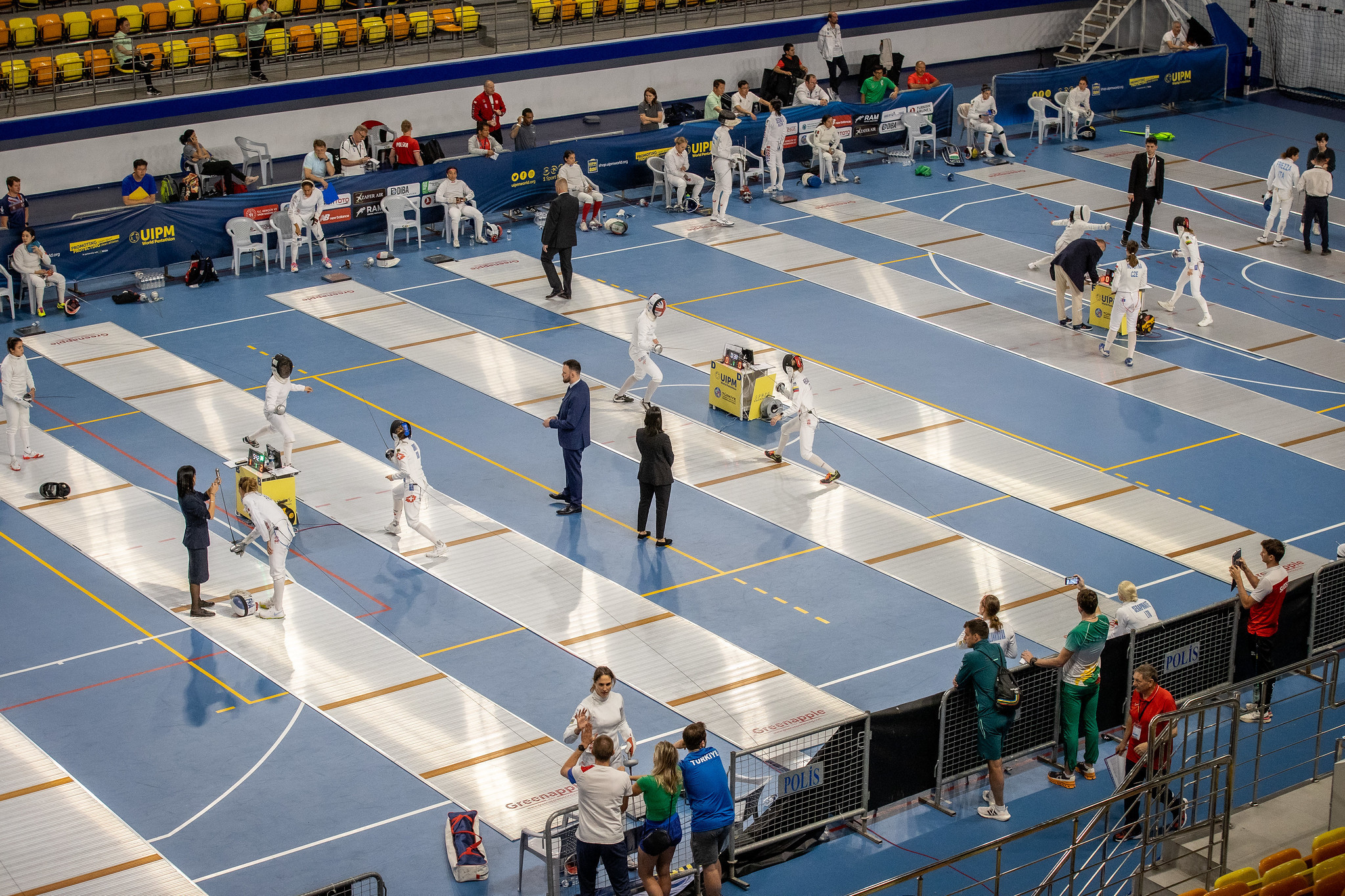 Modern pentathlon's ranking round in fencing features 35 contests for each pentathlete ©UIPM/Augustas Didžgalvis