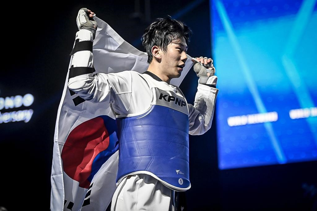 Kang stuns favourites to take men's under-87kg title at World Taekwondo Championships