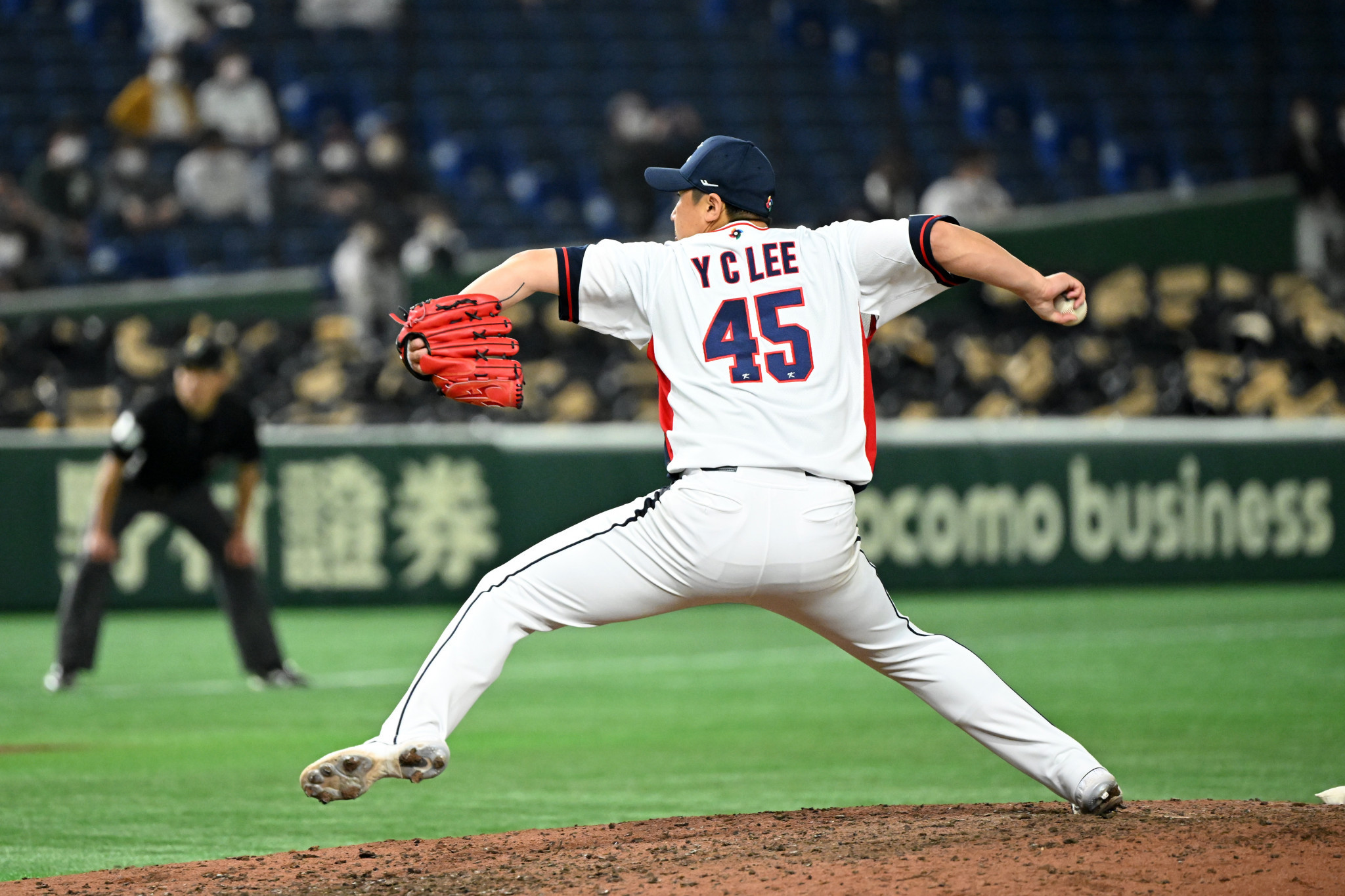 Lee Yong-chan pitching in South Korea's World Baseball Classic defeat to Australia ©Getty Images