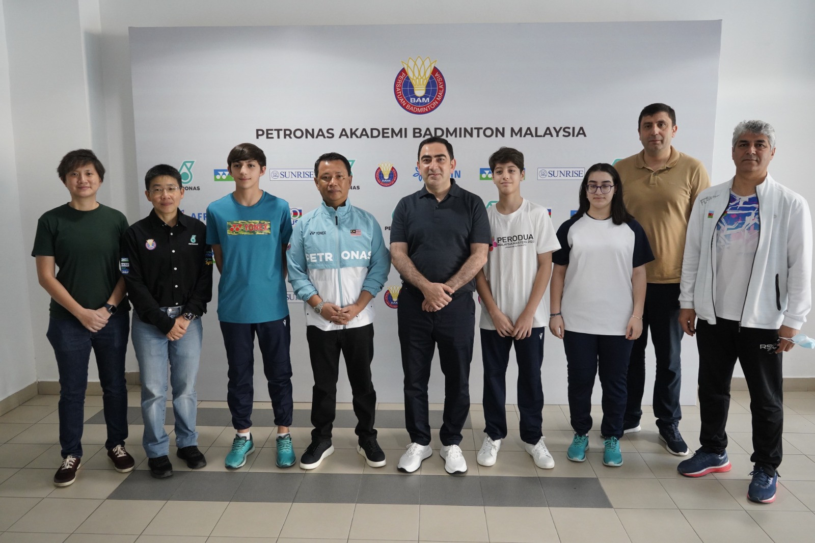 The President of the Azerbaijan Badminton Federation Taleh Ziyadov has met national team players at a training camp in Kuala Lumpur ©Badminton Azerbaijan