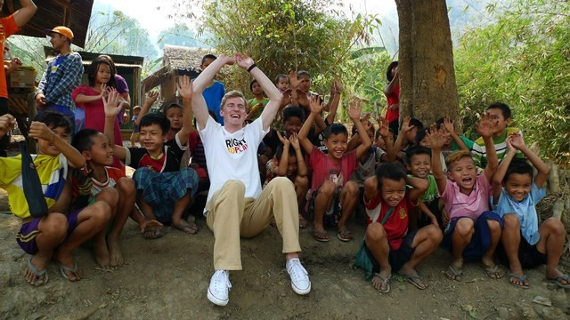 Ski jumper Freund visits refugees in Thailand with FIS-backed charity