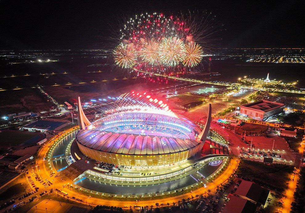 A spectacular fireworks display over the Morodok Techo National Stadium signalled the end of the first Asian Para Games to be staged in Cambodia ©AKP