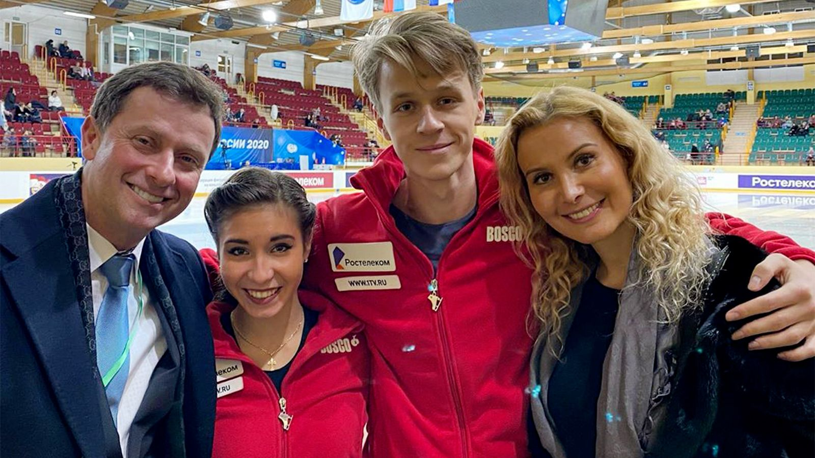 Diana Davis and Gleb Smolkin, centre, who are not coached by Eteri Tutberidze, right, finished second at the Russian Championships in 2021-2022 ©FKKR