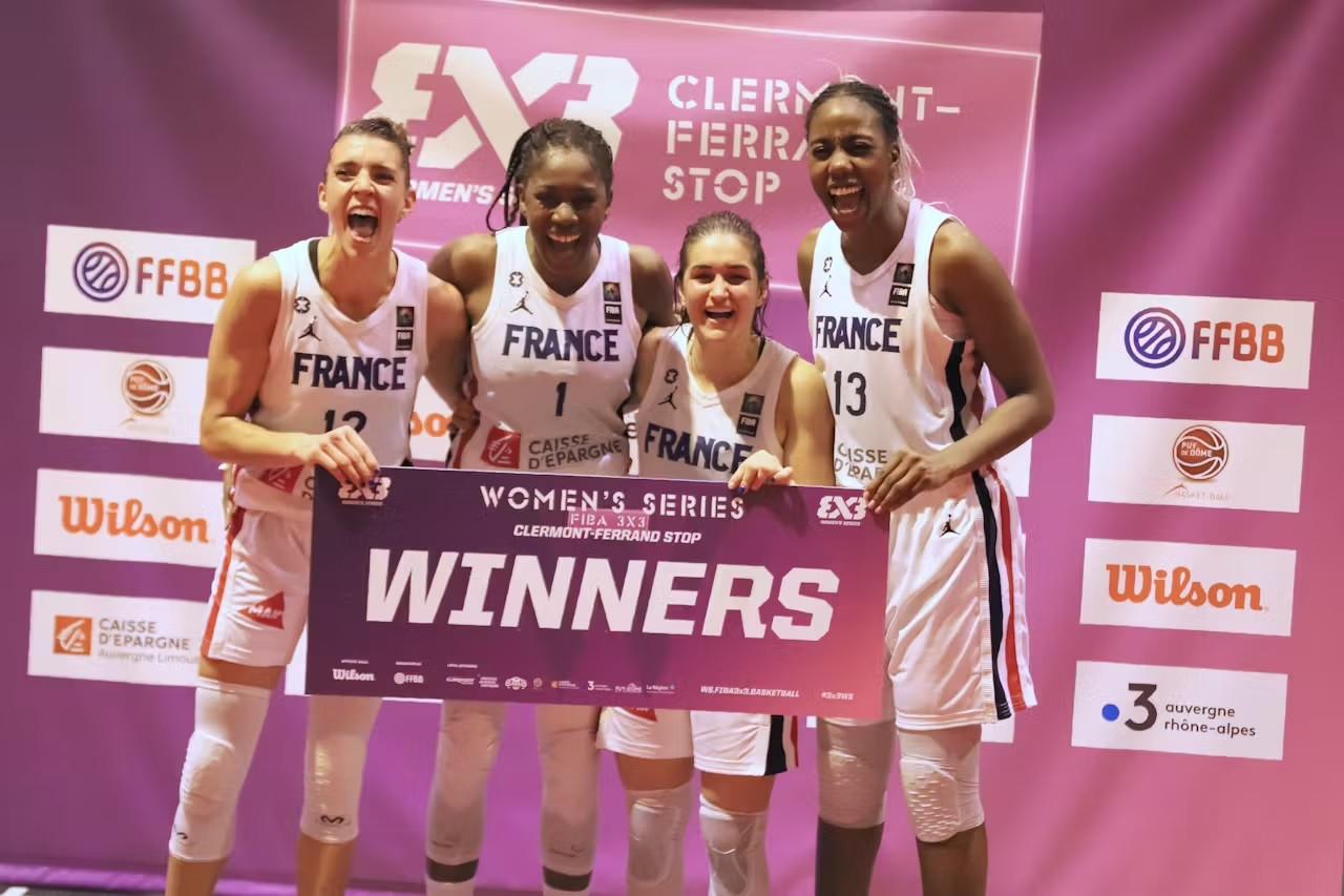 France celebrate after winning the Clermont-Ferrand leg of the 3x3 Women's Series ©FIBA