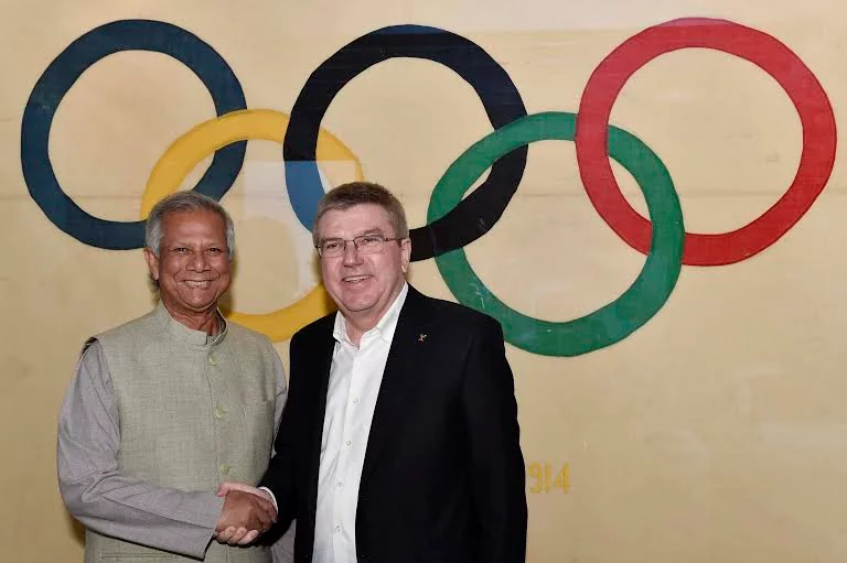 Professor Muhammad Yunus has been working with the IOC for several years and has been awarded the Olympic Laurel by Thomas Bach ©IOC 