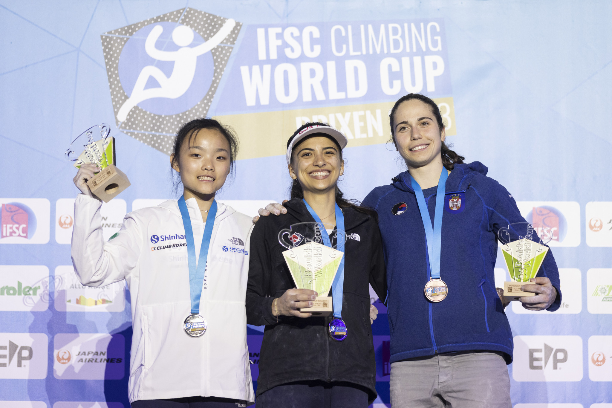 Grossman and first-time winner Roberts triumph at boulder IFSC Climbing World Cup in Brixen