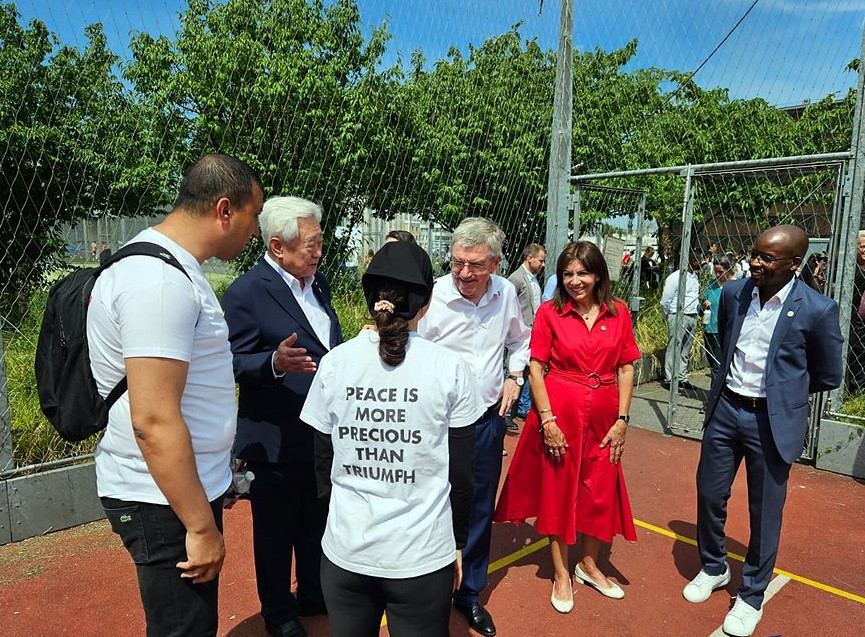 The Olympic Refuge Foundation, including Chungwon Choue and Thomas Bach, visited the Terrains d'Avenir project in Paris ©World Taekwondo