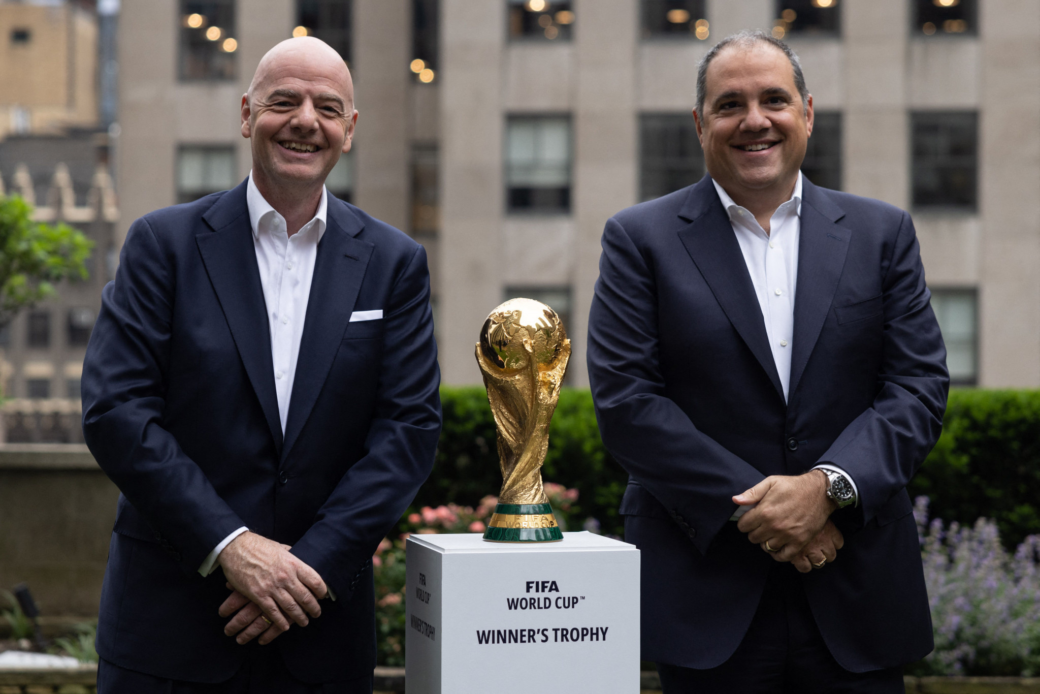 The Presidents of FIFA and CONCACAF Gianni infantino and Victor Montagliani with the 2026 FIFA World Cup trophy ©Getty Images