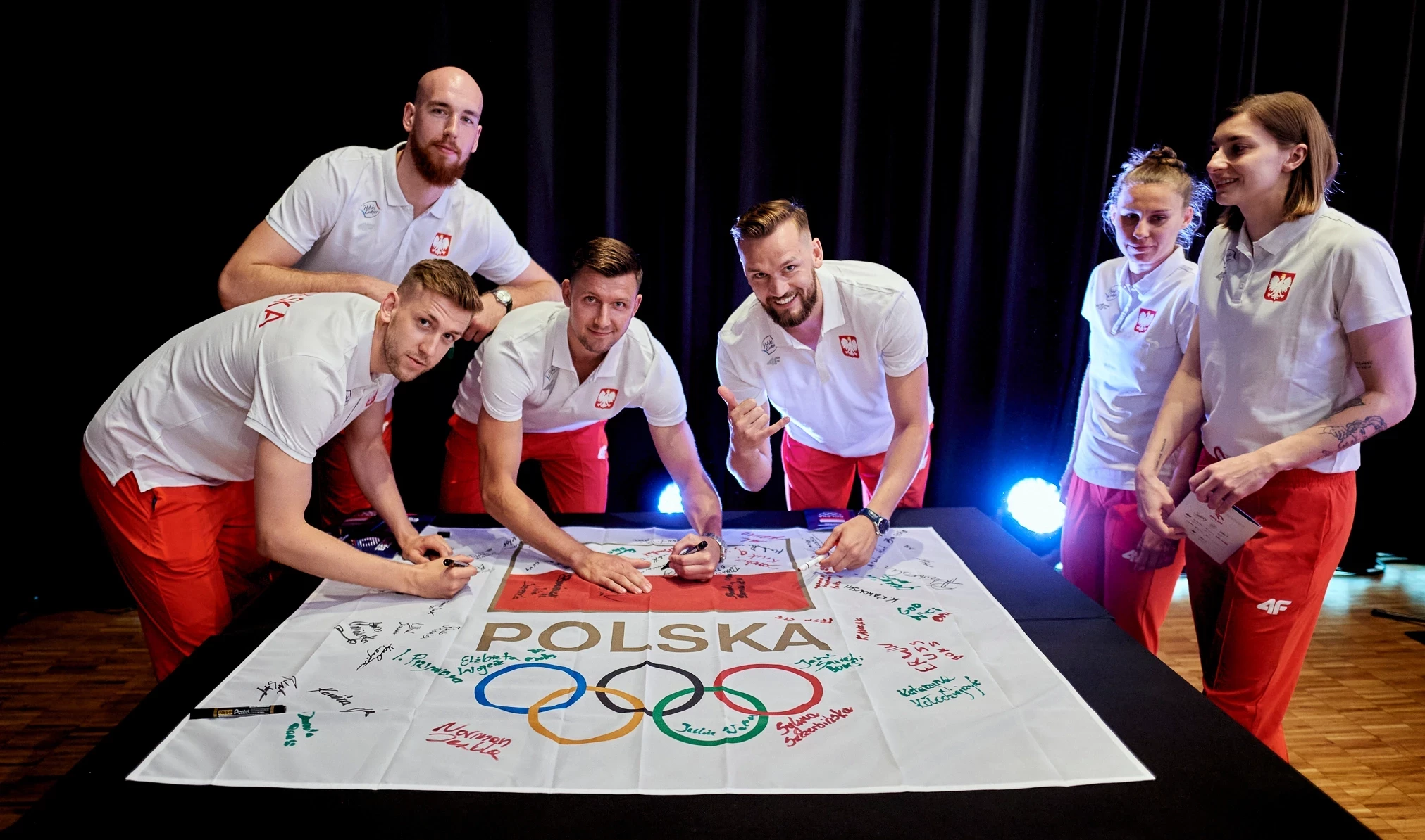 Representatives from Poland's 3x3 basketball, beach handball, canoeing, BMX cycling and sport climbing teams were among the first to take an oath ©Kraków-Małopolska 2023