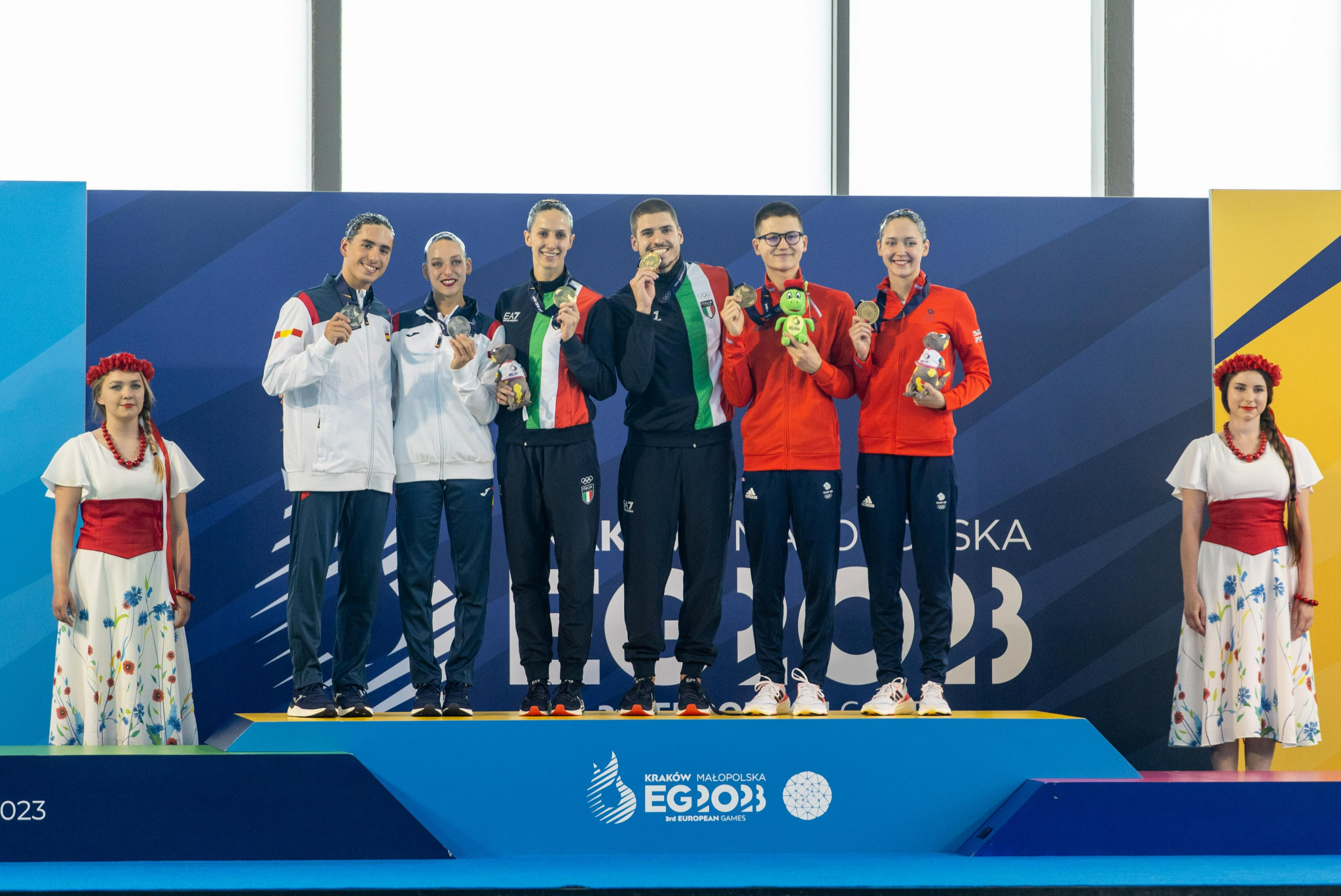 Italy's Giorgio Minisini, third right on podium, and Lucrezia Ruggiero, third left, won the first gold of the European Games ©Kraków-Małopolska 2023