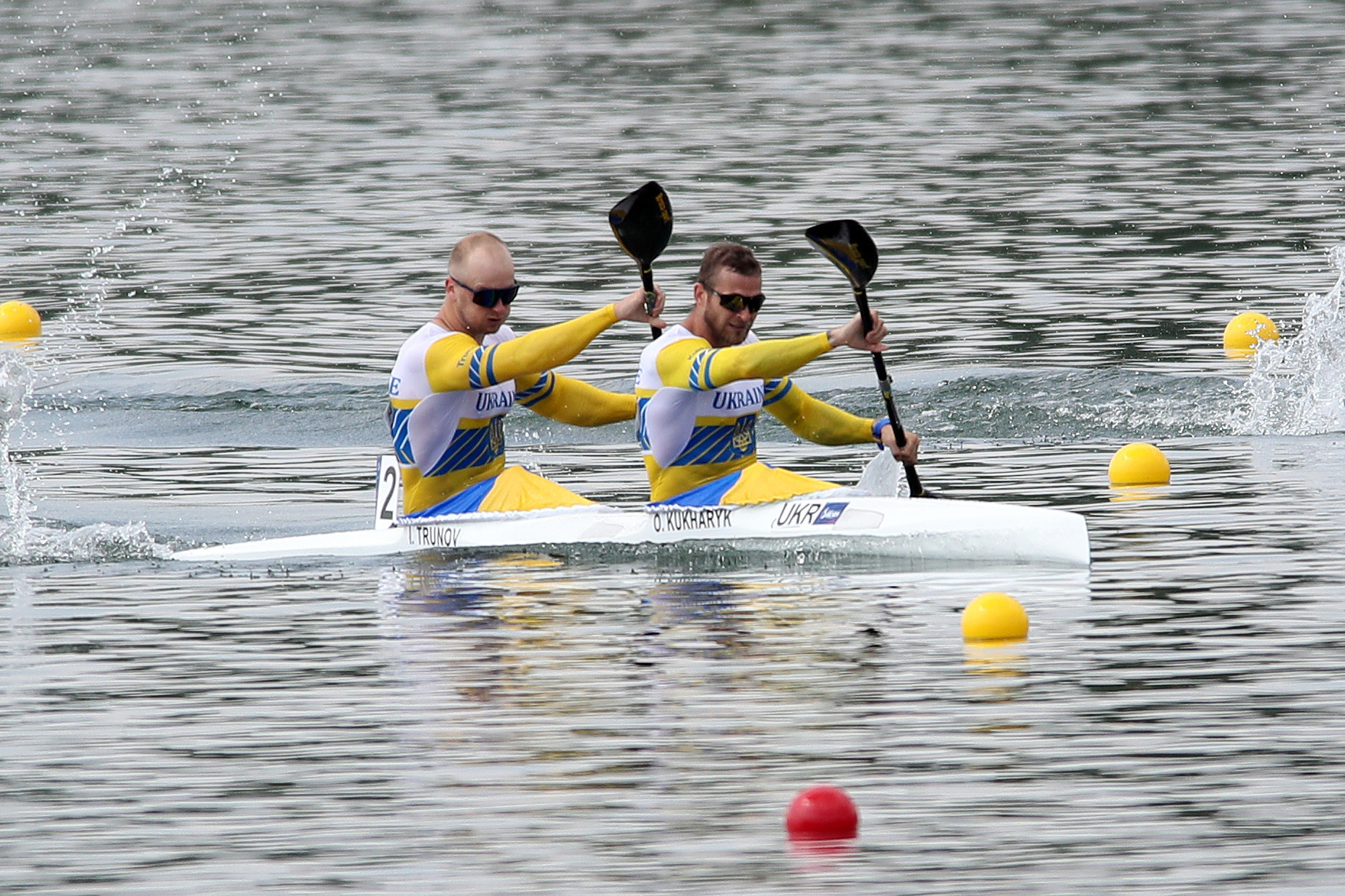 Oleh Kukharyk, right, and Ihor Trunov, left, also earned gold for Ukraine in the canoe sprint men's K2 500m to help their nation top the medals table ©Kraków-Małopolska 2023