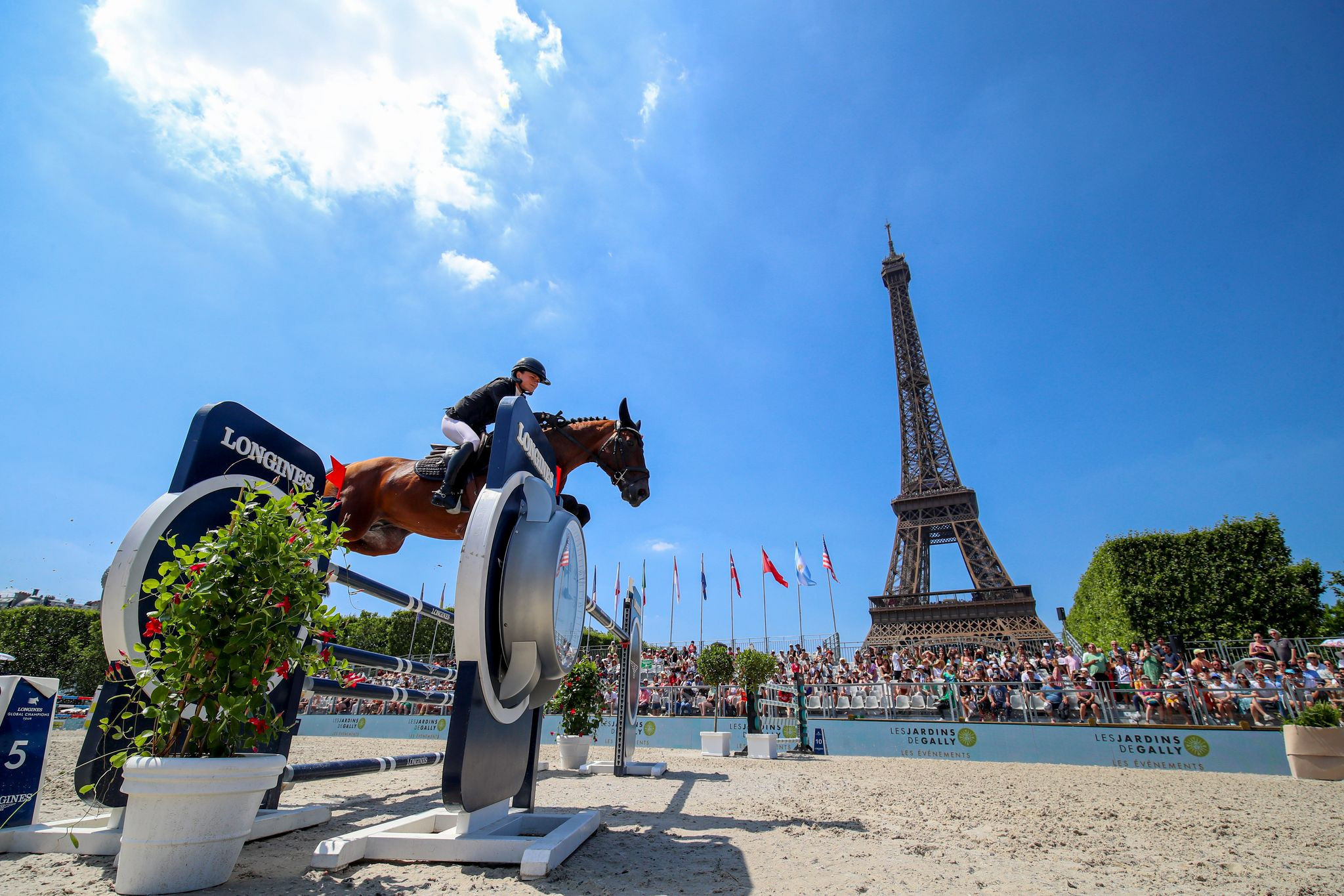 The Eiffel Tower provided a spectacular backdrop to the action at the Global Champions Tour leg in Paris ©Global Champions Tour