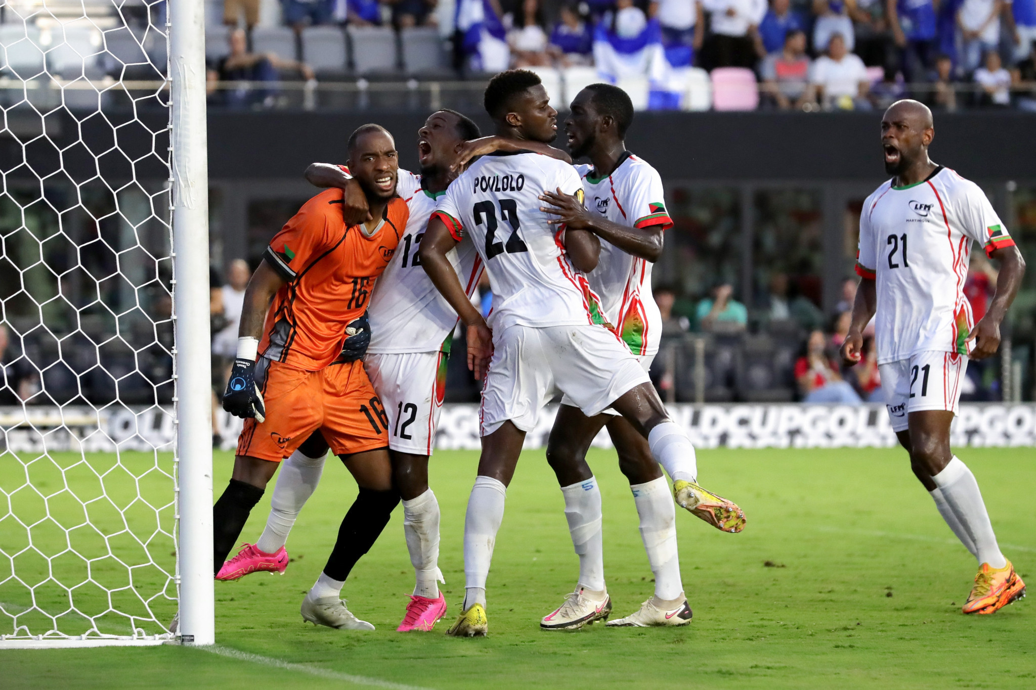 Ten-man Martinque dig deep to beat El Salvador at CONCACAF Gold Cup