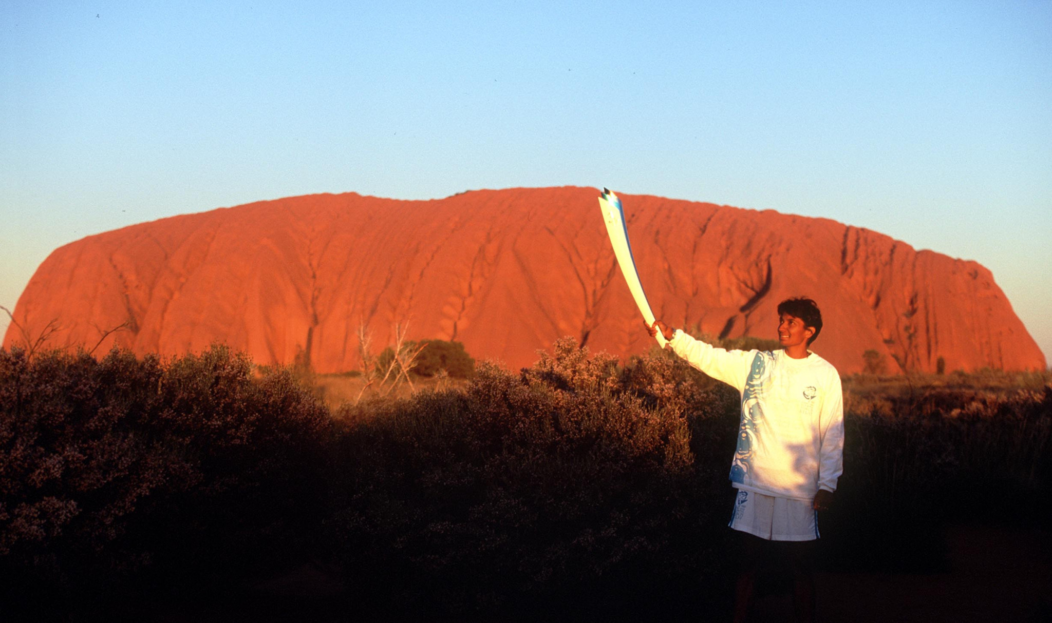 Olympic hockey gold medallist Nova Peris carried the 2000 Olympic Torch at Uluru, which was restored to its indigenous name seven years before the Sydney Games ©Getty Images