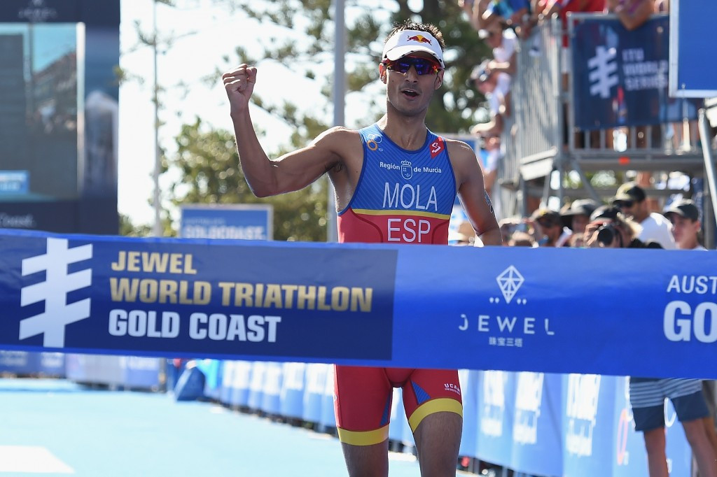 Mola keeps 2016 undefeated streak alive with victory at Gold Coast leg of World Triathlon Series