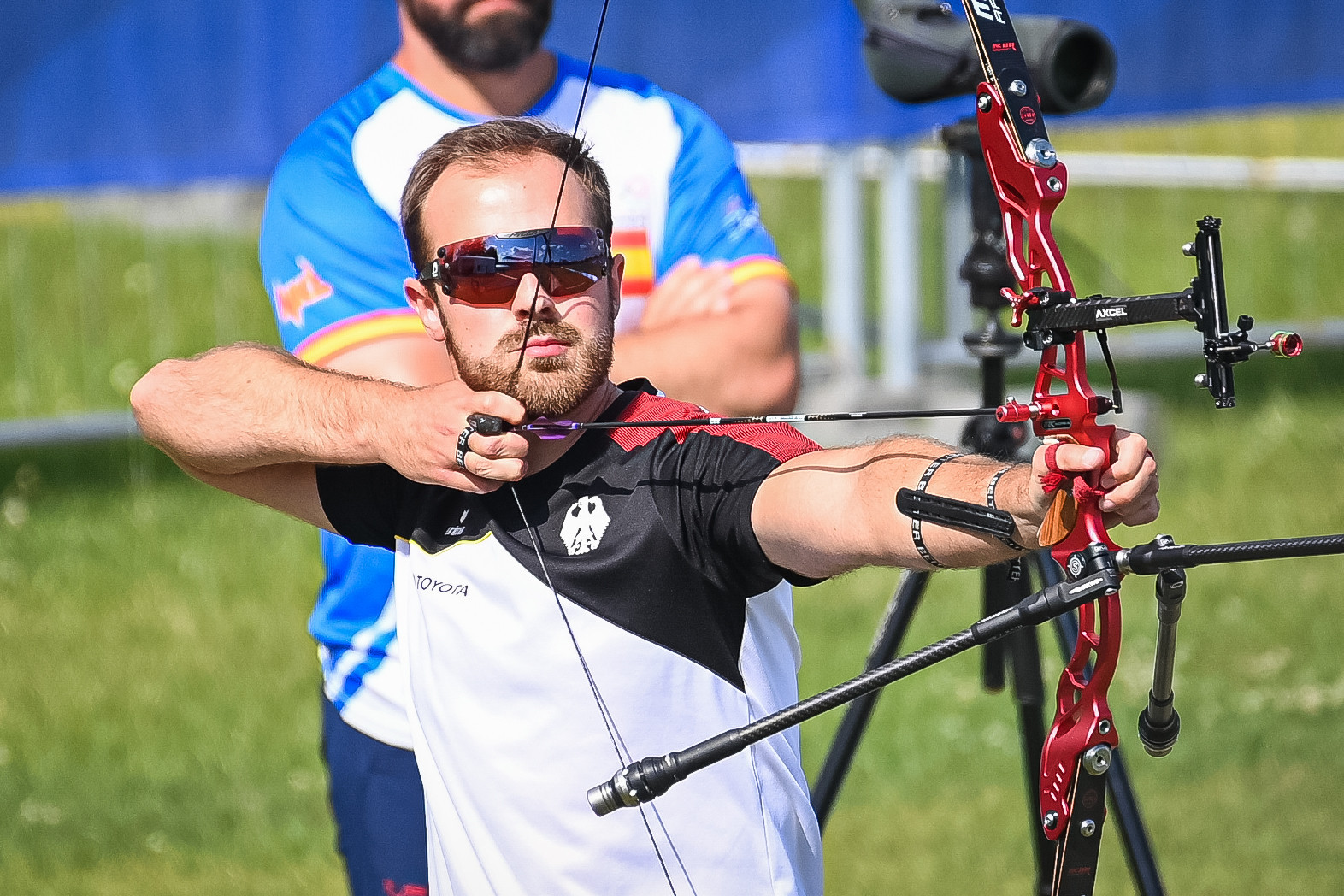 Germany's Florian Unruh sealed a Paris 2024 Olympics quota place and European Games gold in the men's individual recurve archery event ©Kraków-Małopolska 2023
