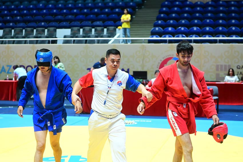 Referees were given special praise for their efforts in assisting sambists during the blind and visually impaired competitions in Astana ©FIAS