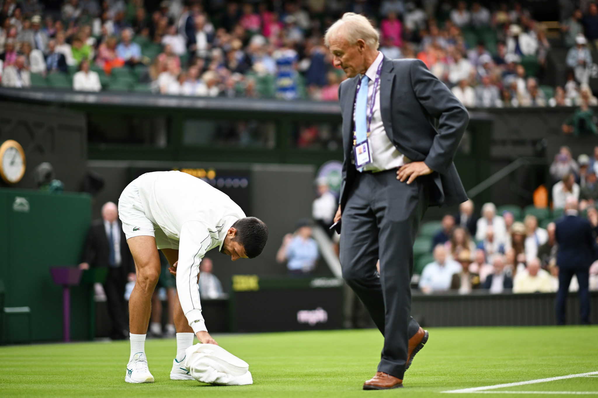 Djokovic and Świątek among day one Wimbledon winners as Venus Williams suffers defeat