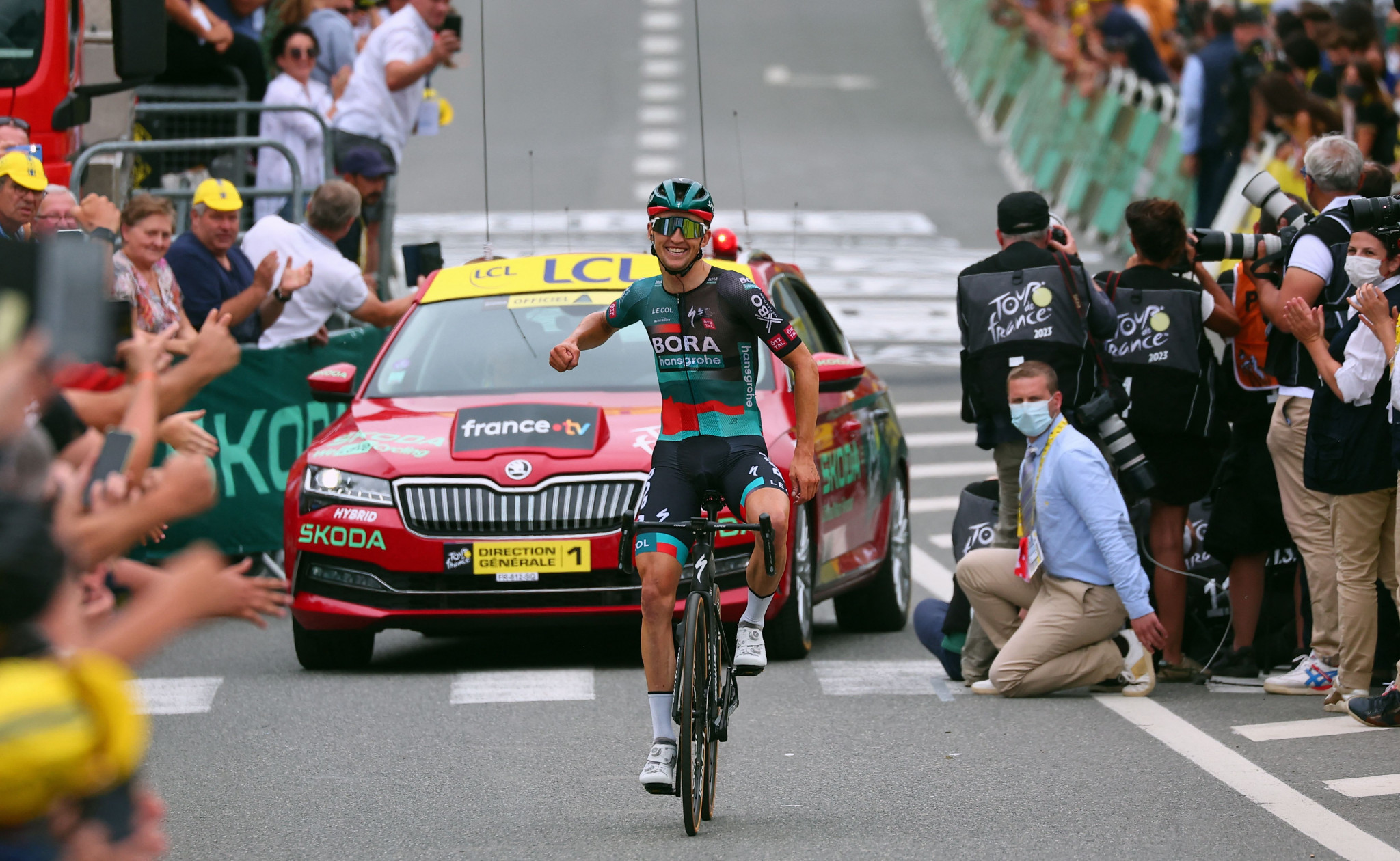 Hindley catapults into Tour de France lead after mountainous stage five triumph