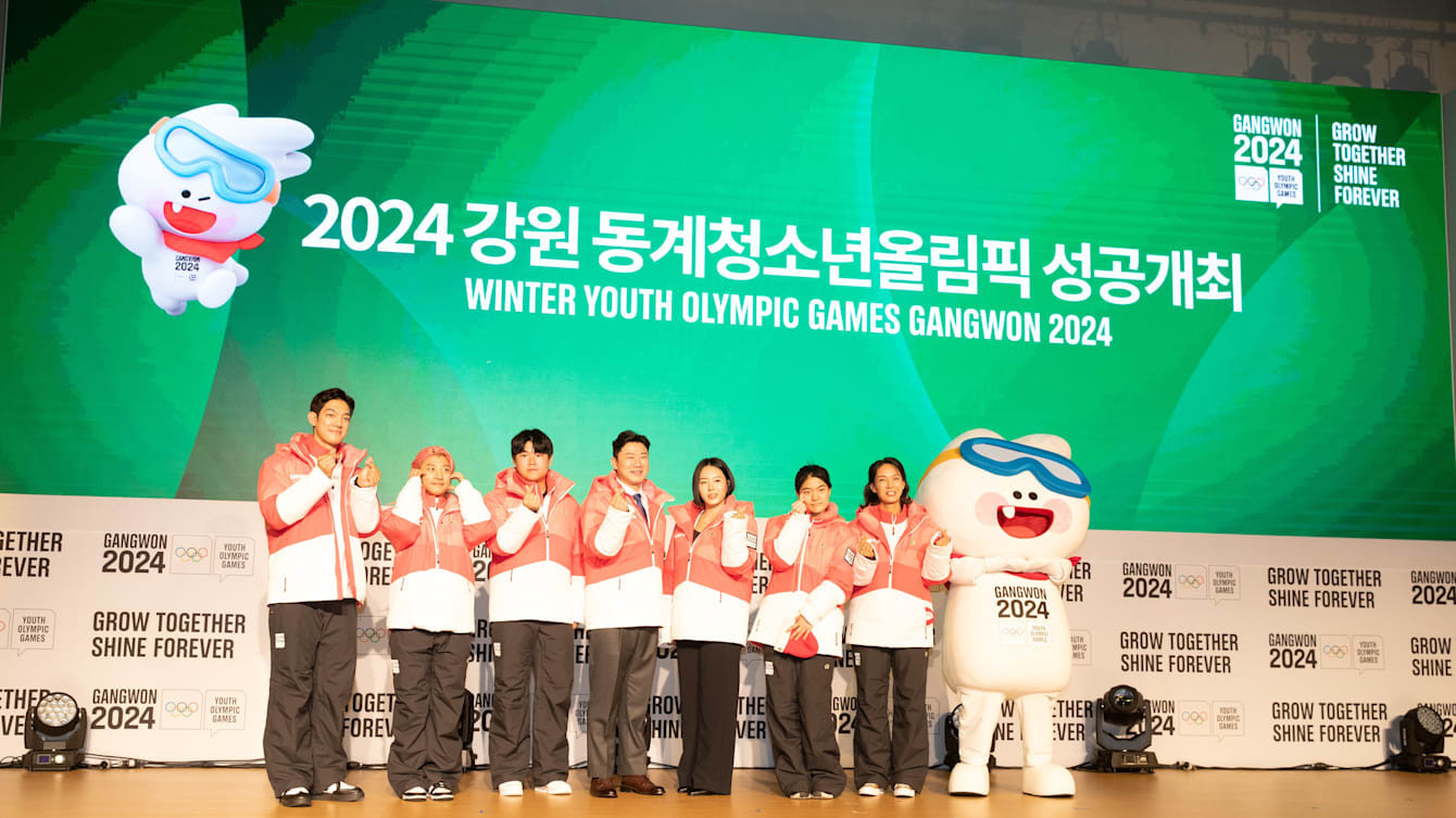 Gangwon 2024 organisers also unveiled the uniforms for volunteers ©Gangwon 2024/IOC