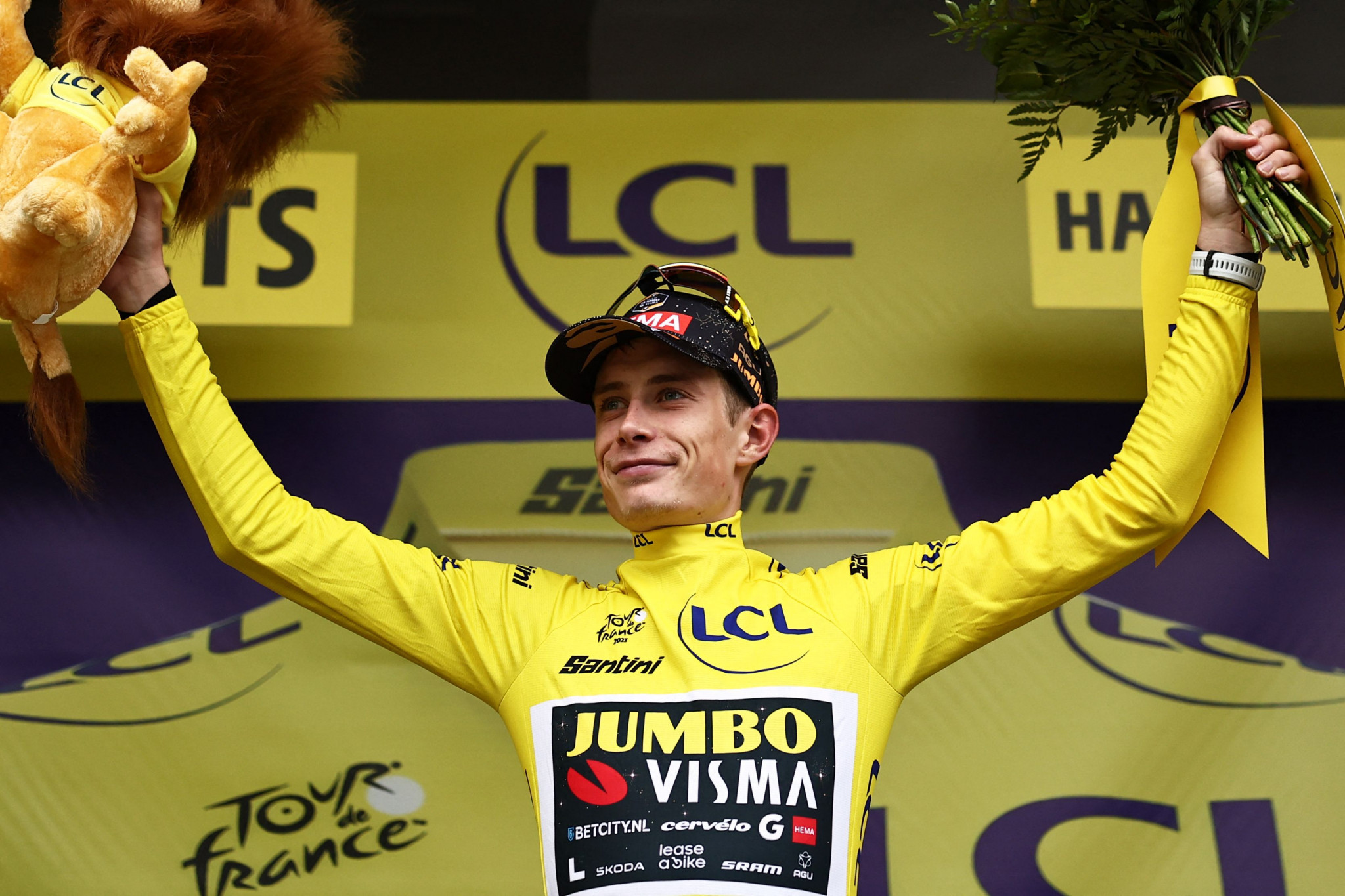 Defending champion Jonas Vingegaard of Denmark took over the yellow jersey as the Tour de France left the Pyrénées, but Slovenia's Tadej Pogačar more than halved his advantage over his biggest challenger ©Getty Images