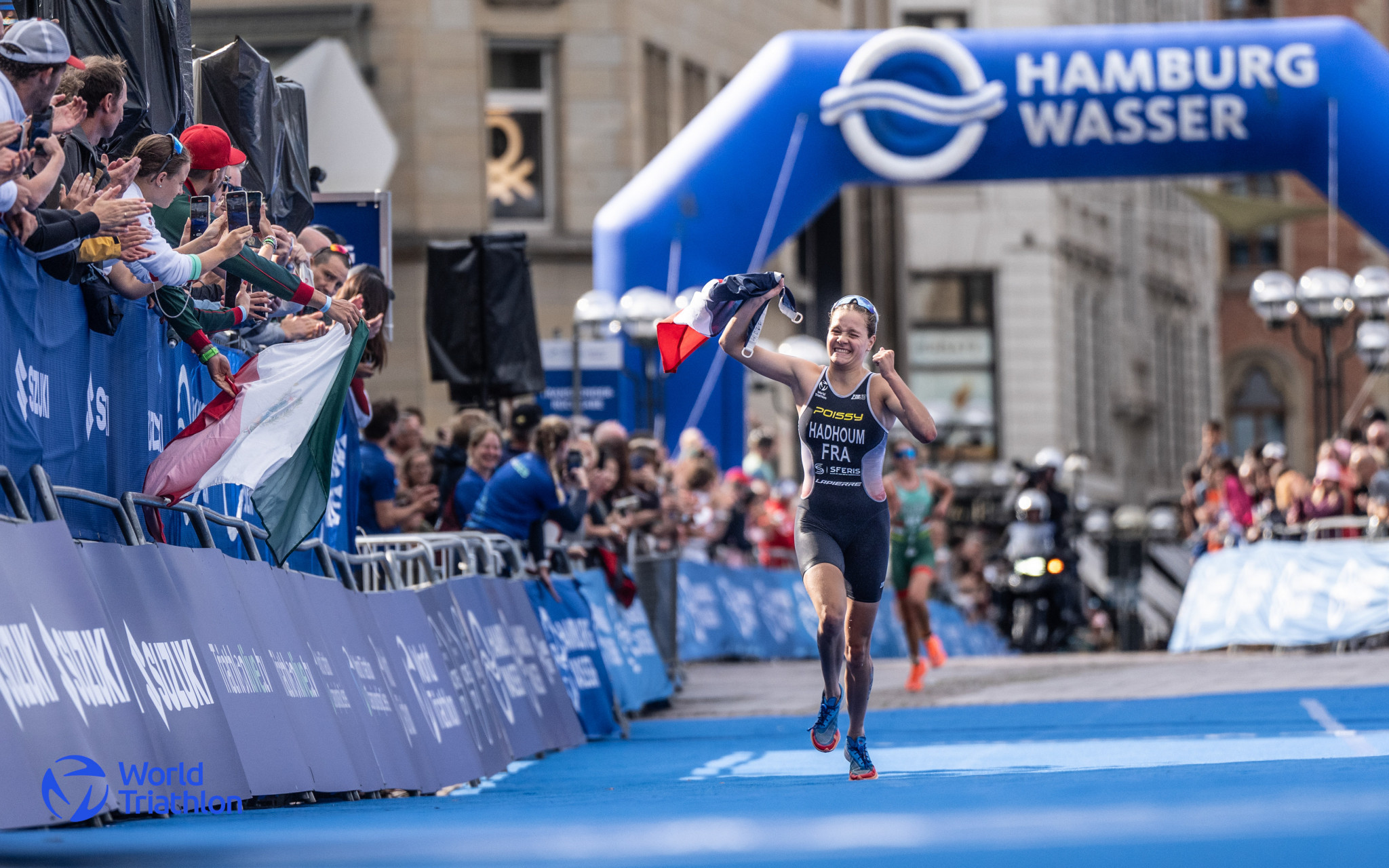 Ilona Hadhoum dominated in the swim to win the junior world title in Hamburg ©World Triathlon
