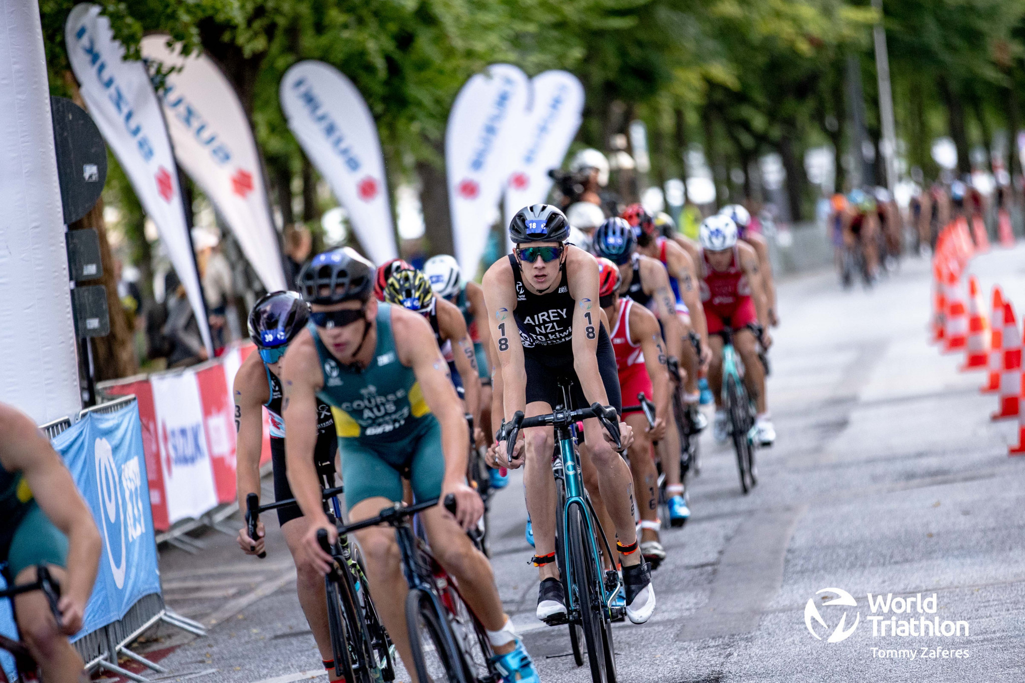 The rain dried up for the men's race after five women crashed out on the cycle ©World Triathlon