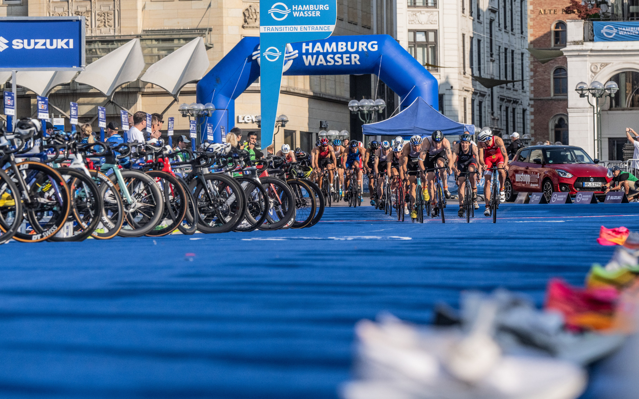 Tomorrow's super-sprint finals line-ups were confirmed in the men's and women's qualifiers today in Hamburg ©World Triathlon