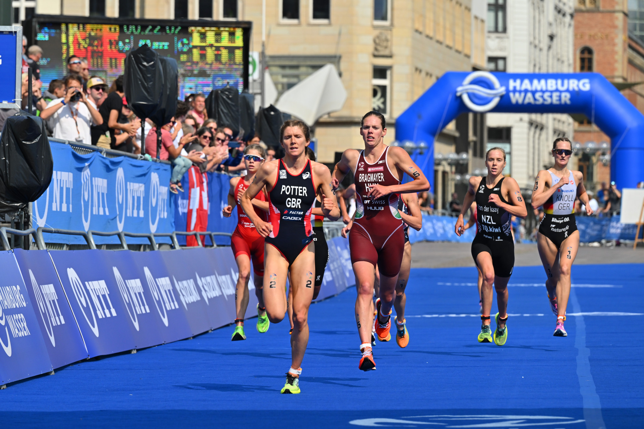 Beth Potter finished first in the initial women's qualifier by a whisker as she looks to win her third gold medal on the World Triathlon Championship Series this season after triumphs in Abu Dhabi and Montreal ©World Triathlon