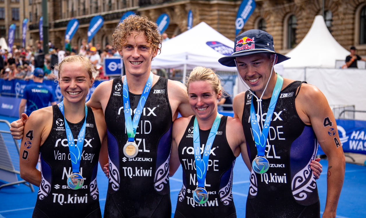 They were led by yesterday's men's champion Hayden Wilde who set a first leg time of 19:11 ©World Triathlon