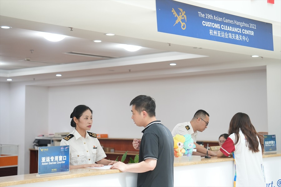The 24-hour service counter is expected to handle goods that enter or leave China in relation to the Asian Games ©Hangzhou 2022