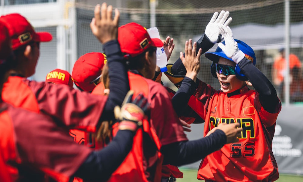 China down European champions for second upset of Women's Softball World Cup Group B