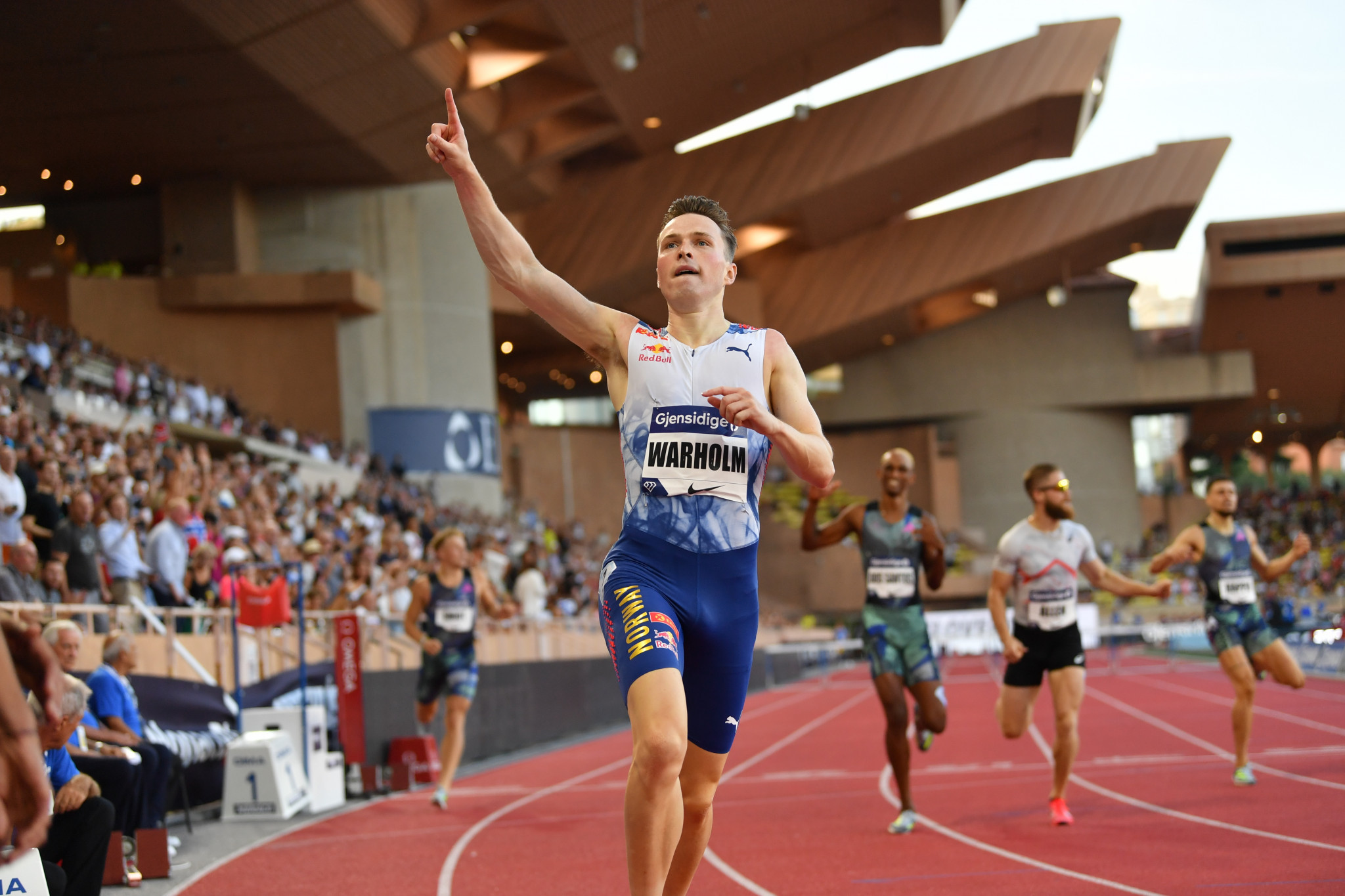 Karsten Warholm salutes the crowd after winning the men's 400 metres hurdles at the Diamond League meeting in Monaco ©Getty Images