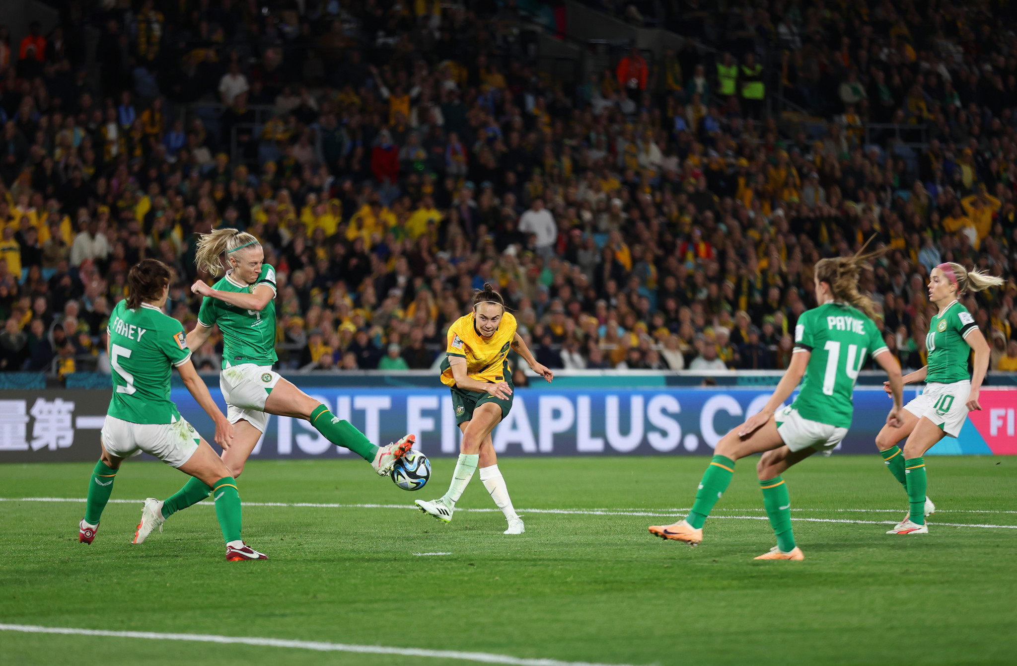 A record crowd of more 75,000 fans watch the FIFA Women's World Cup opener between co-hosts Australia and the Republic of Ireland at Stadium Australia ©Getty Images