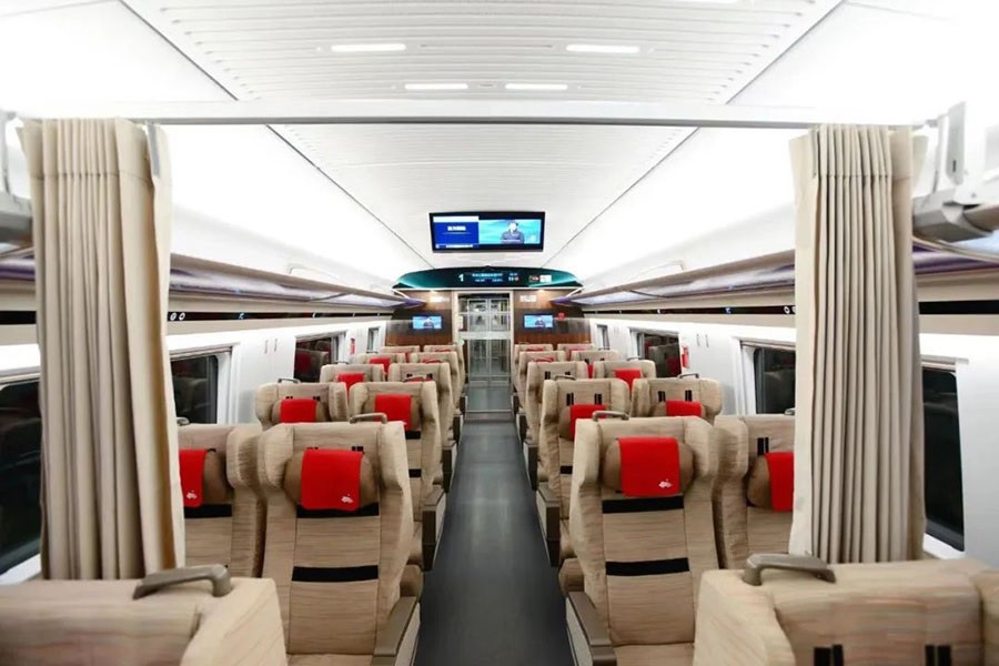 The eight-carriage train has the capacity for 578 passengers ©Hangzhou 2022