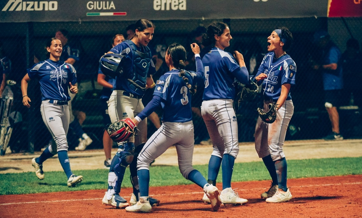Hosts Italy are top of the WBSC Women's Softball World Cup Group C after wins against New Zealand and Canada ©WBSC
