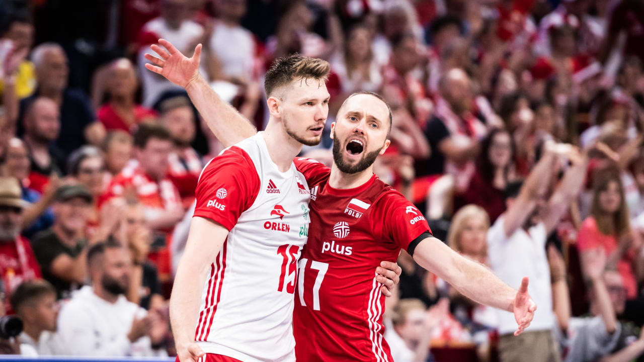 Poland celebrate after winning the men's International Volleyball Federation Nations League title for the first time ©Volleyball World