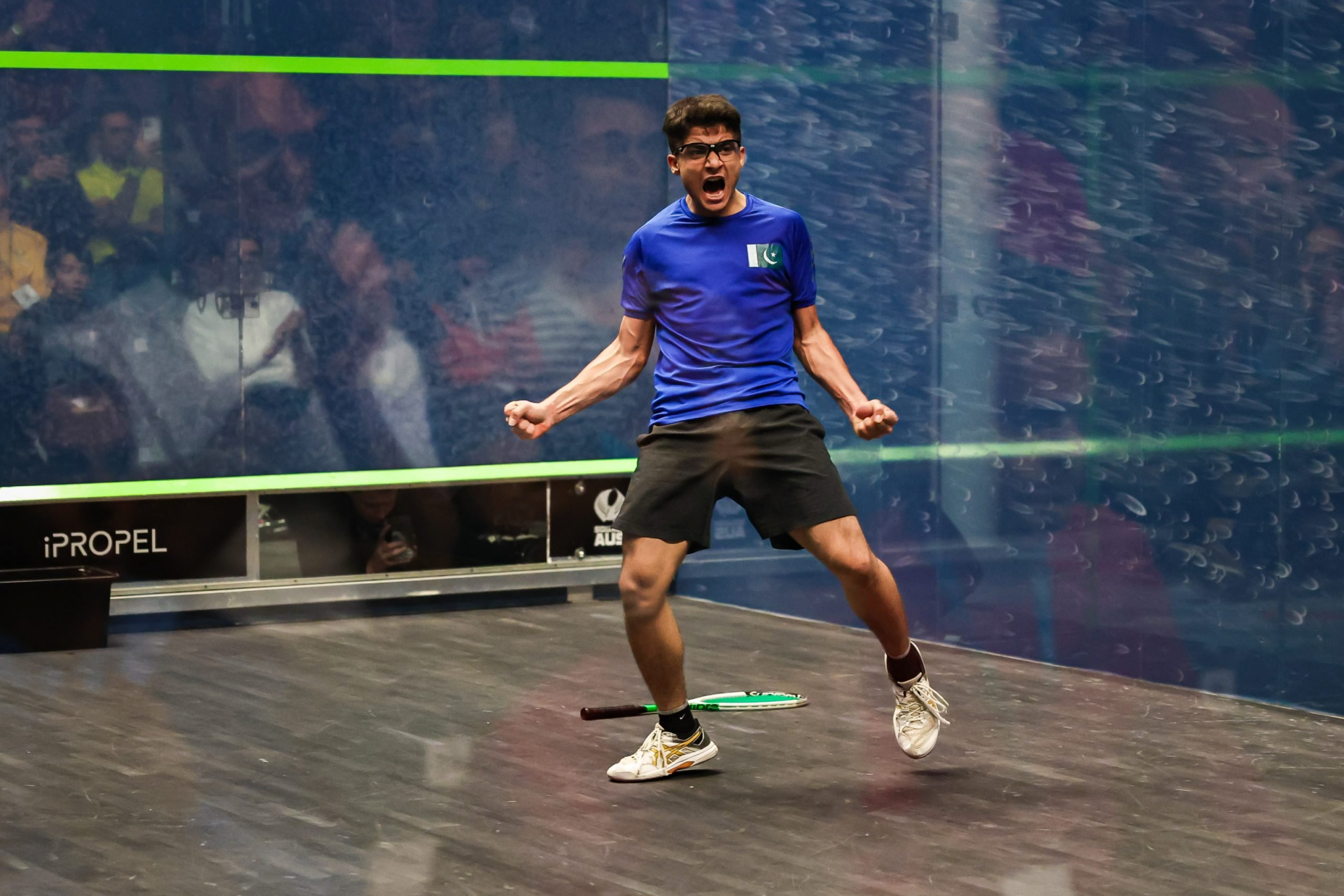 Hamza Khan celebrates becoming the first player from Pakistan since the legendary Jansher Khan 37 years ago to win the World Junior Squash Championships ©WSF