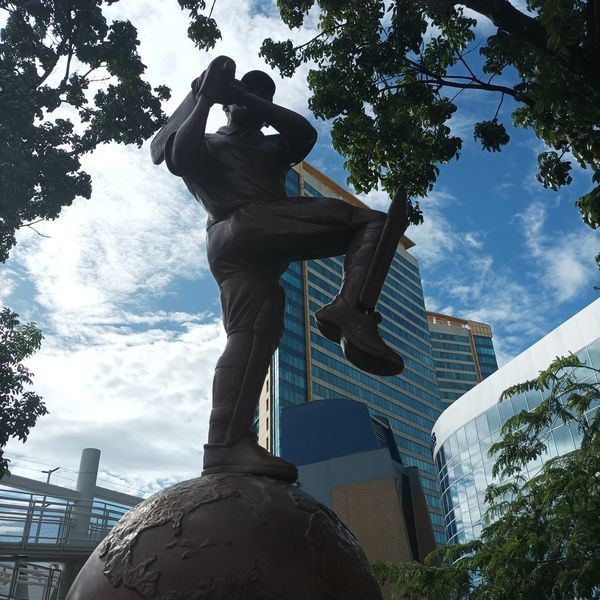 A statue in Port of Spain captures Brian Lara in typical fashion and on top of the world ©ITG