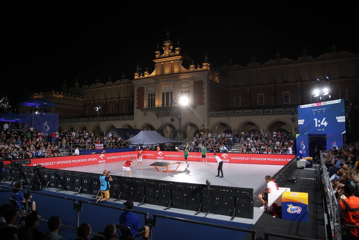 Teqball was played in front of the Kraków Cloth Hall in the Main Square as it made its European Games debut ©FITEQ
